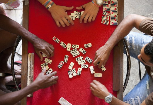 How to Play Cuban Dominoes